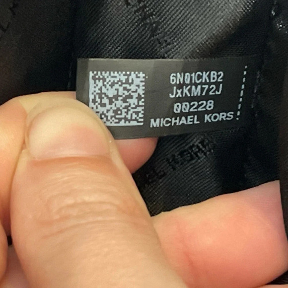 NEW Michael Kors COOPER Large Zip Laptop Case in Camel Textured - Picture 5 of 11